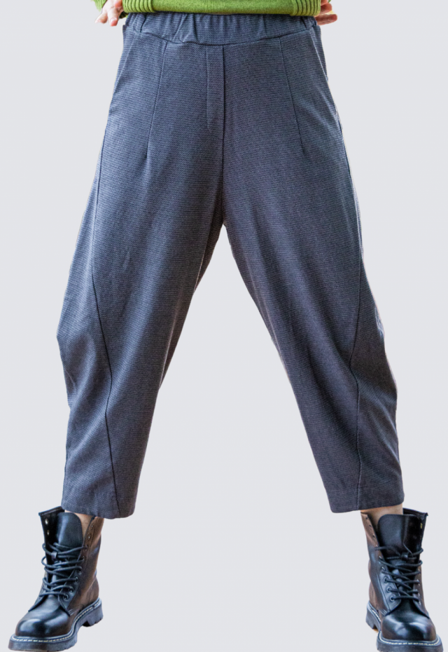 pantalone-taglio-sbieco-impuntura-storta